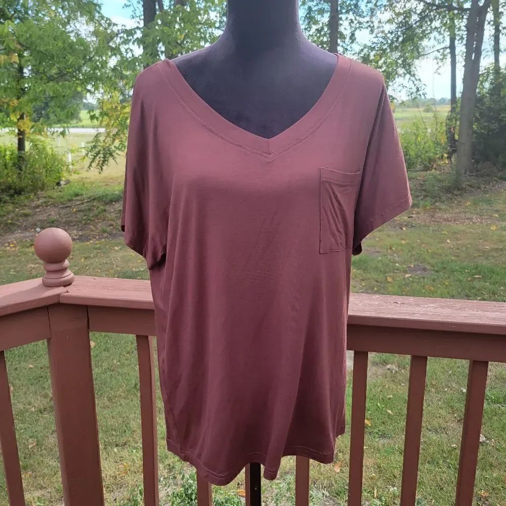 Klotho Women's Burgundy Solid Stretch V-Neck Short Sleeve T-Shirt Size Large NWT